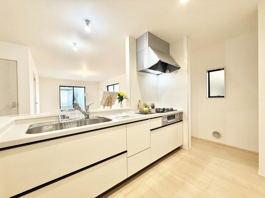 �L�b�`�� ���������y���݂ƐH�ׂ�K����͂���L�b�`��