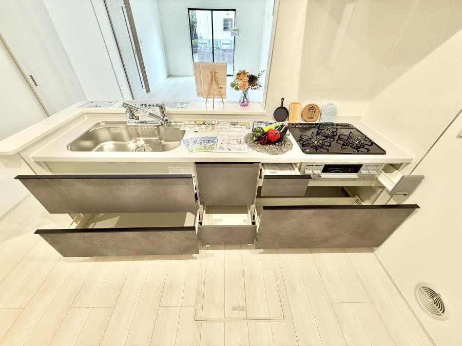 �L�b�`�� �������Ƒ����J��[�߂�A������̂���L�b�`��