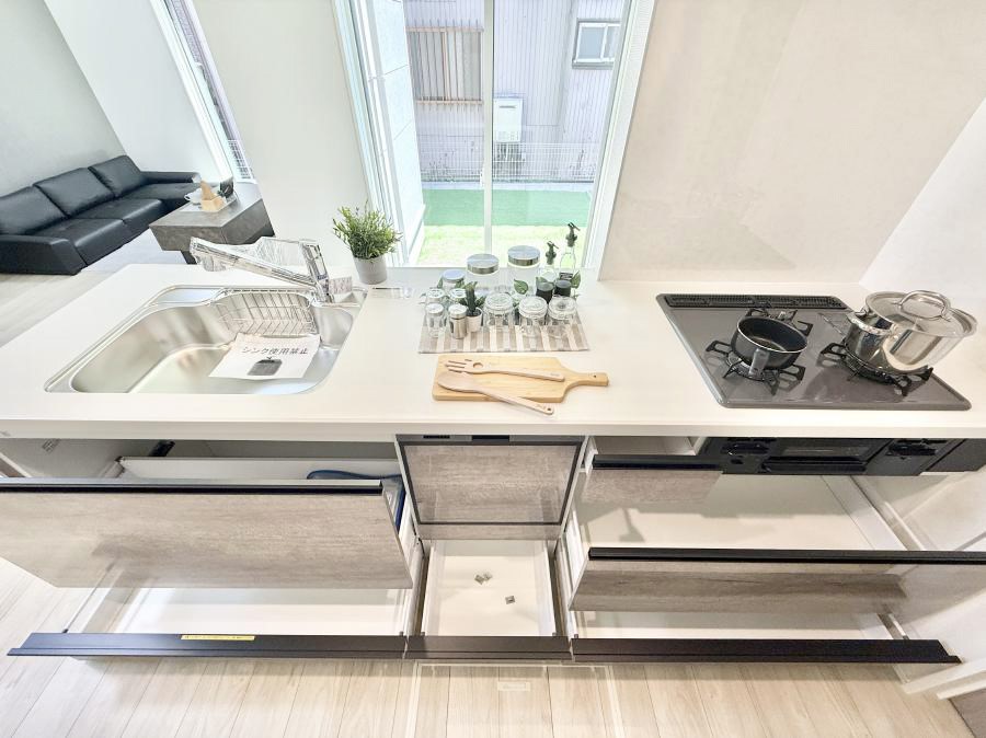 �L�b�`�� �������Ƒ����J��[�߂�A������̂���L�b�`��