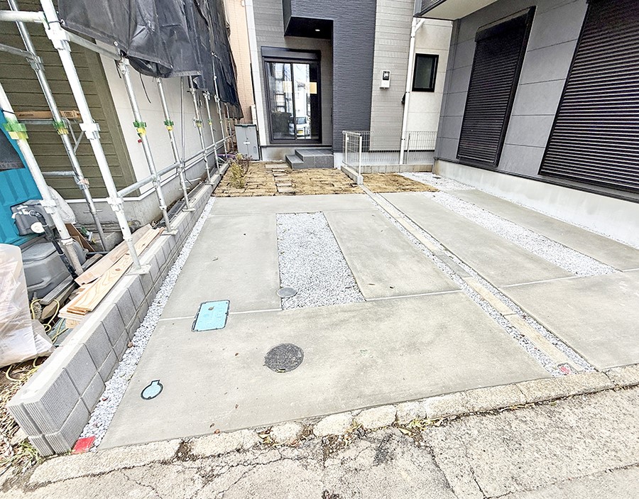  �O�ρ�����ɂ��钓�ԃX�y�[�X�Ȃ̂ň��S�ł���