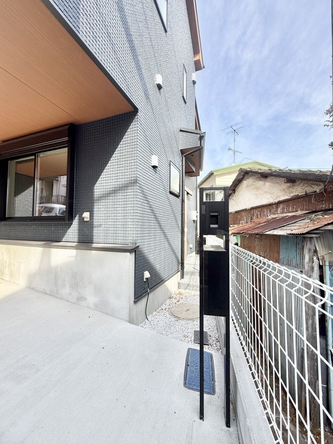 ���� �O�ρ� �V���v���Ŕ������A�Z�܂��̑���ۂ��ʂ錺�ւł�