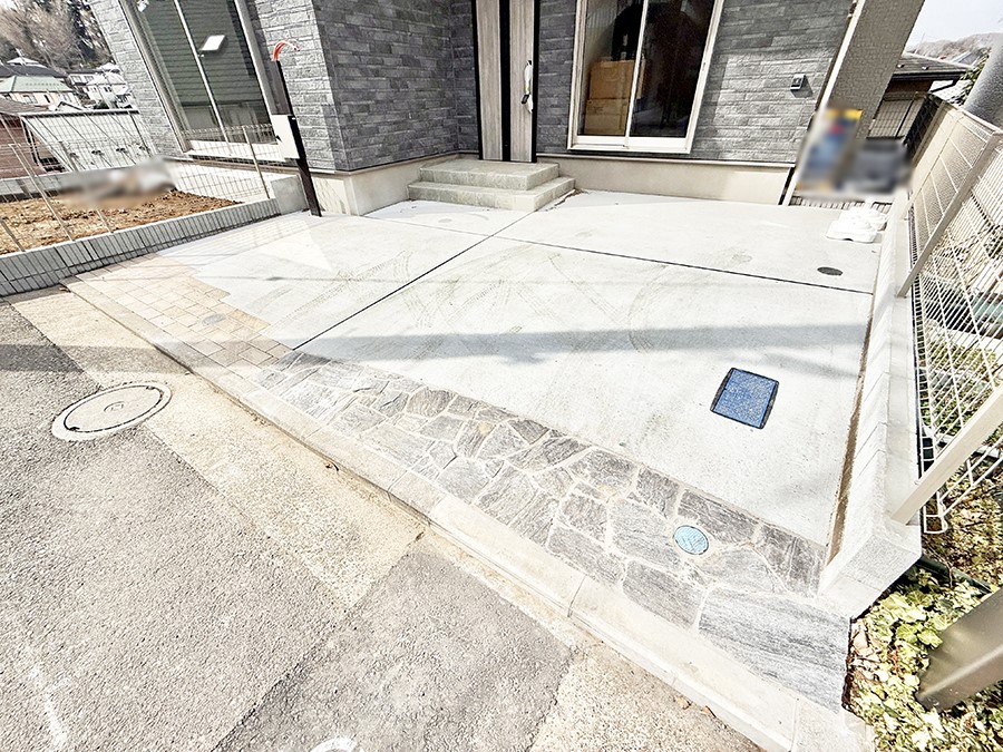  �O�ρ�����ɂ��钓�ԃX�y�[�X�Ȃ̂ň��S�ł���