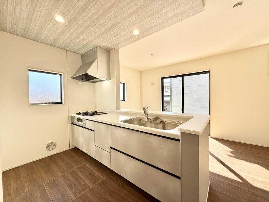 �L�b�`�� ���������y���݂ƐH�ׂ�K����͂���L�b�`��