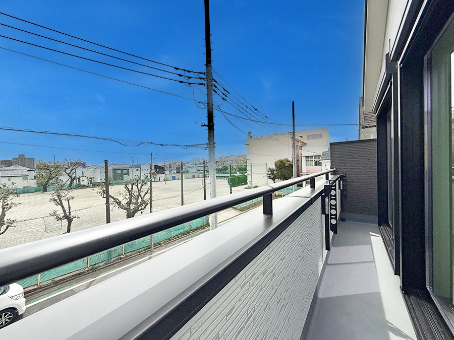 �o���R�j�[ ������ ���R��g�߂Ɋ�����A�J���I�ȃo���R�j�[