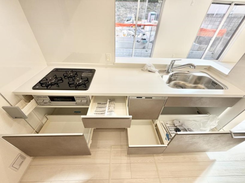 �L�b�`�� �������Ƒ����J��[�߂�A������̂���L�b�`��