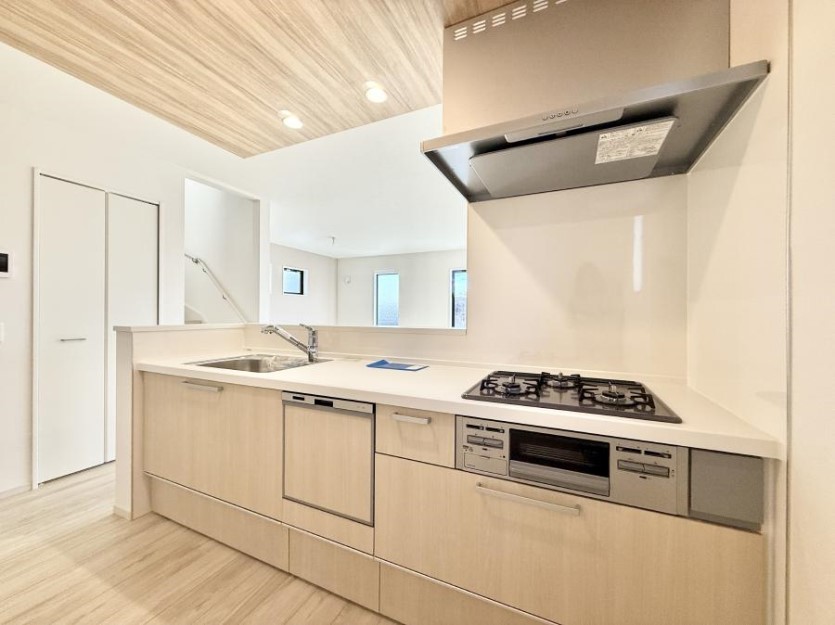 �L�b�`�� �������Ƒ����J��[�߂�A������̂���L�b�`��