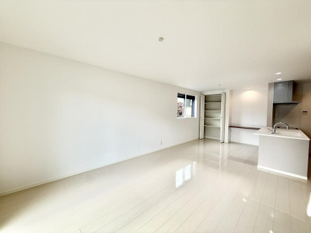 ���r���O ���������S�n�̂����A���z�̃��r���O