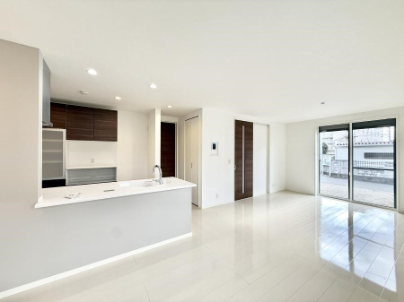 ���r���O ���������R�Ɖ�b�����܂��A�S�n�悢�ЂƂƂ�