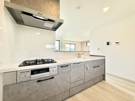 �L�b�`�� �������V���v���Ŕ������S�n�悢���Ԃ𐶂ރL�b�`�����