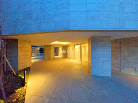 �G���g�����X �O�ρ��Ǘ��̍s���͂����G���g�����X�ň��S���ĕ�点����ł�