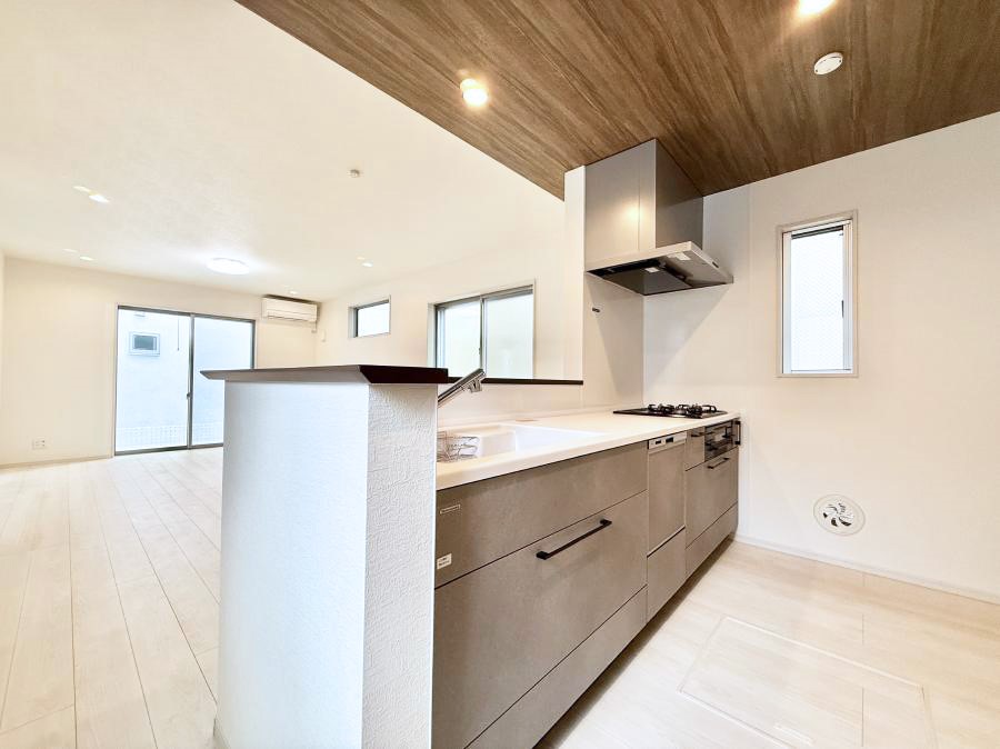 �L�b�`�� ���������y���݂ƐH�ׂ�K����͂���L�b�`��