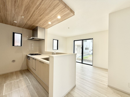 ���r���O ���������났�ƏΊ炪�W�܂�A�S���܂郊�r���O