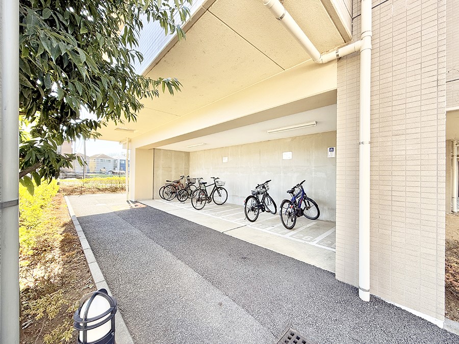 ���̑� �O�ρ����]�Ԃ��g�����Ƒ��ɂ����S�̒��փX�y�[�X��~�n���ɂ��p��