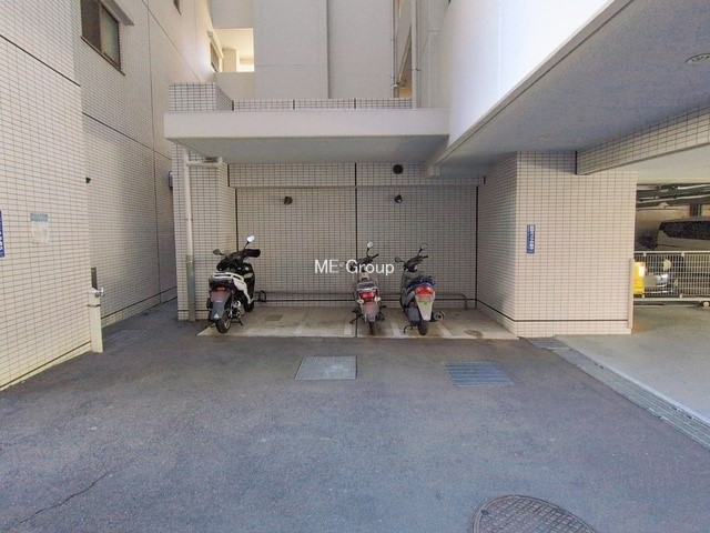 ���̑� �O�ρ����X�̈ړ��ɕ֗��Ȓ��փX�y�[�X����������m�ۂ���Ă��܂�