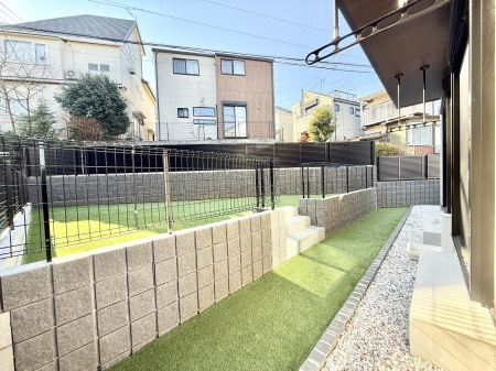 ���̑� �O�ρ���炵�ɏ�����^����A�΂��������ꂽ�Z�܂��ł�