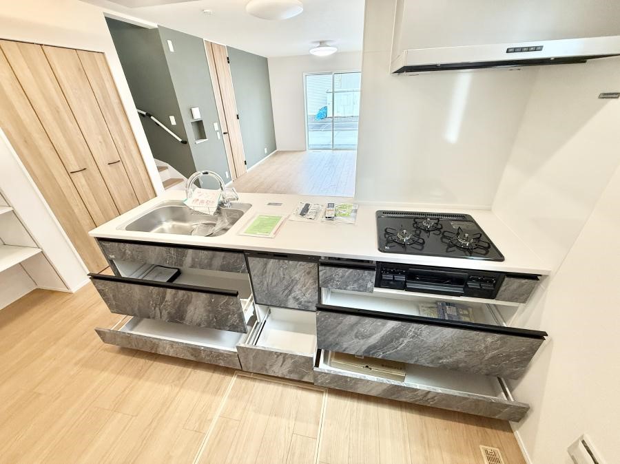 �L�b�`�� �������Ƒ����J��[�߂�A������̂���L�b�`��