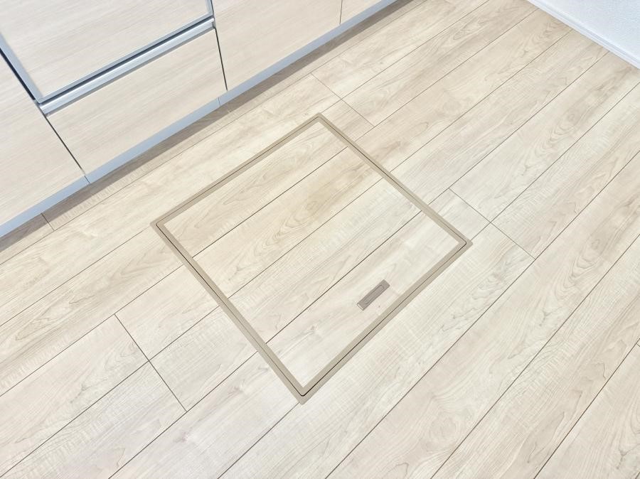 ���̑����� �ݔ����B�ꂽ���[�X�y�[�X�ŉƑS�̂��X�b�L��