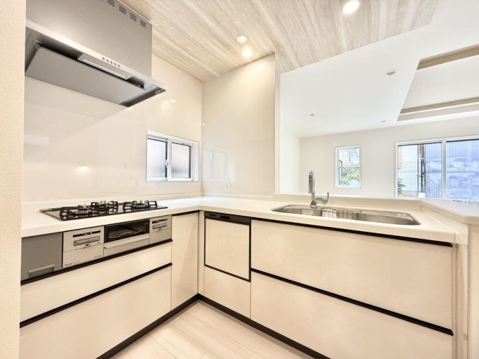 �L�b�`�� �����������������Ԃ����܂��A�Ί炠�ӂ��L�b�`��