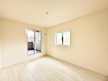 �Q�� �������V���v���ȋ�ԂŁA���[�t���x�b�h��f�X�N�ȂǁA���@�\�ȉƋ�����p���₷���ł�