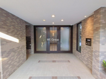 �G���g�����X �O�ρ��Ǘ��̍s���͂����G���g�����X�ň��S���ĕ�点����ł�