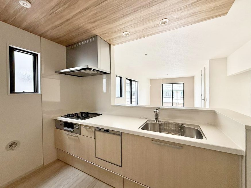 �L�b�`�� �����������������Ԃ����܂��A�Ί炠�ӂ��L�b�`��