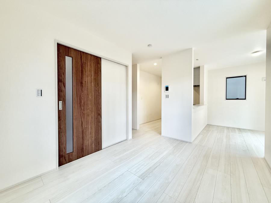 ���r���O ����