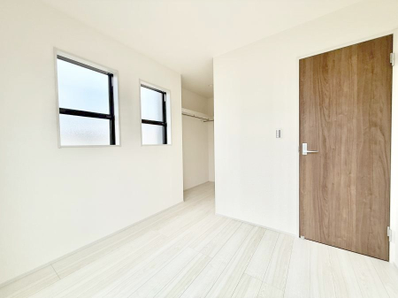 �Q�� ����