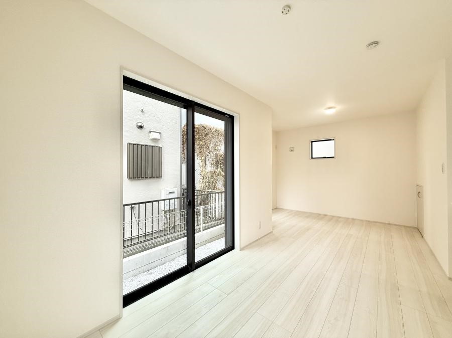 ���r���O ����