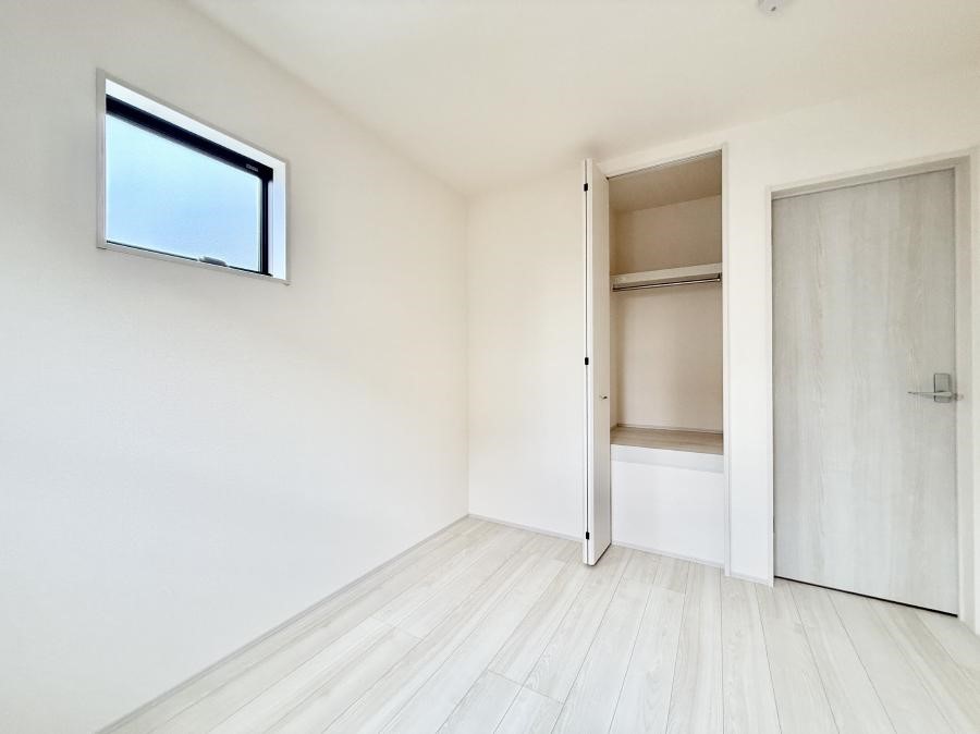 �Q�� ����