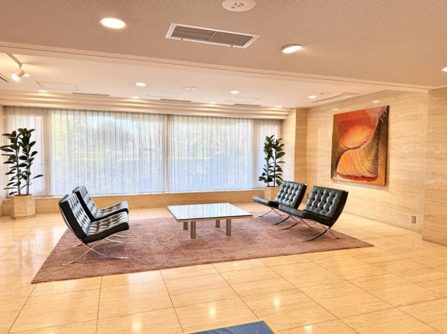 �G���g�����X �O�ρ��������̂���G���g�����X�͉��K�Ȗ����̎n�܂�����o���܂�