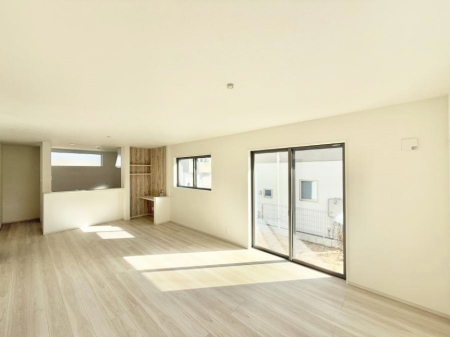 ���r���O ����