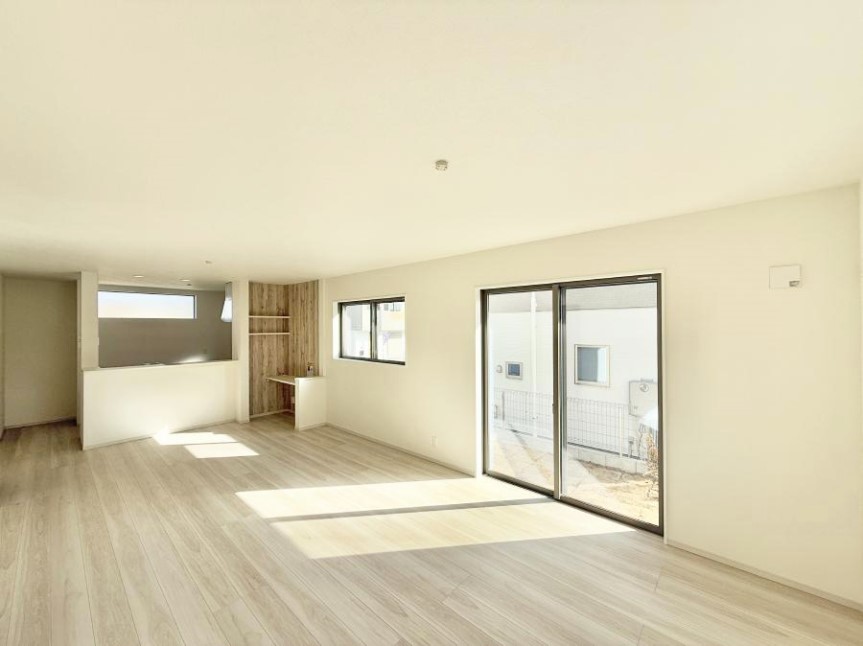 ���r���O ����