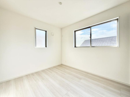 �Q�� ����