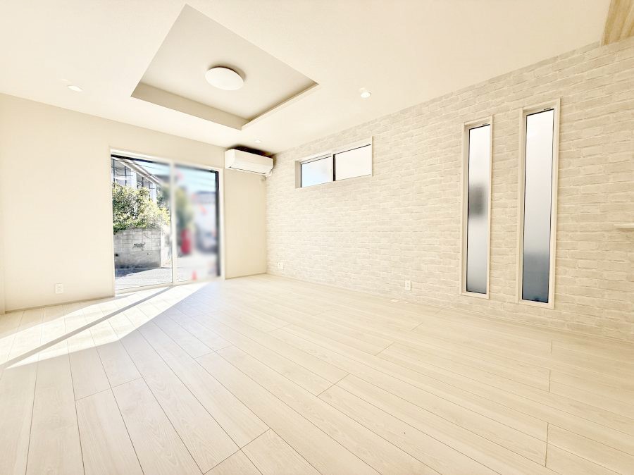 ���r���O ���������S�n�̂����A���z�̃��r���O