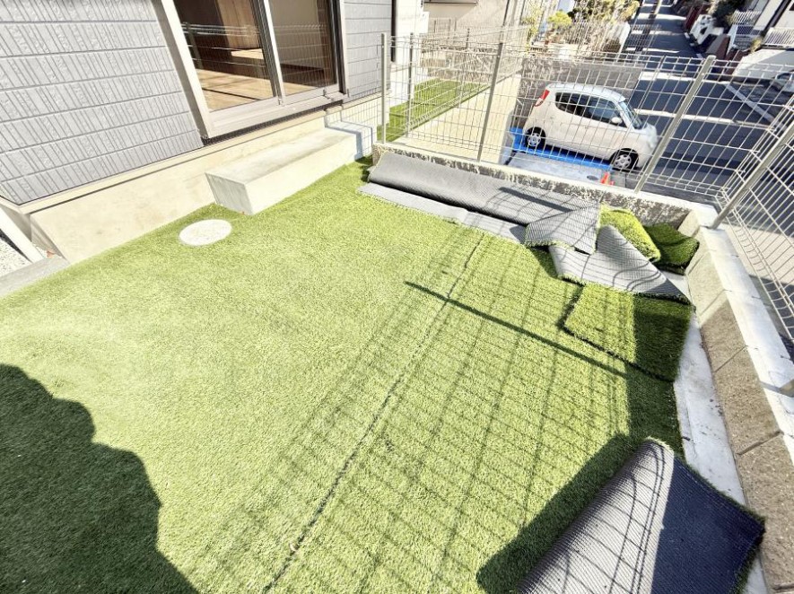 ���̑� �O�ρ���炵�ɏ�����^����A�΂��������ꂽ�Z�܂��ł�