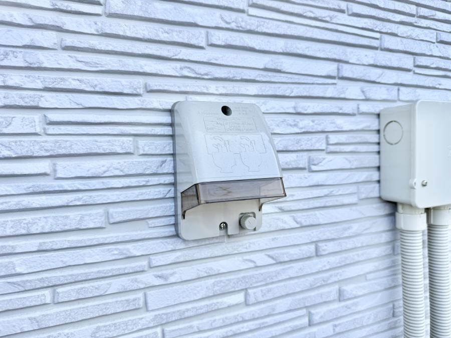 ���̑����� �ݔ������O�ɓd���R���Z���g������΁A�������@�ő���O�ǂ�|������ȂǕ֗��ł��B