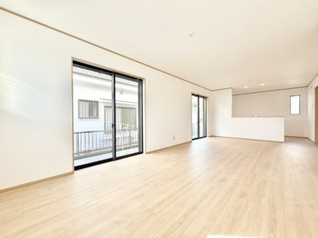 ���r���O ���������S�n�̂����A���z�̃��r���O