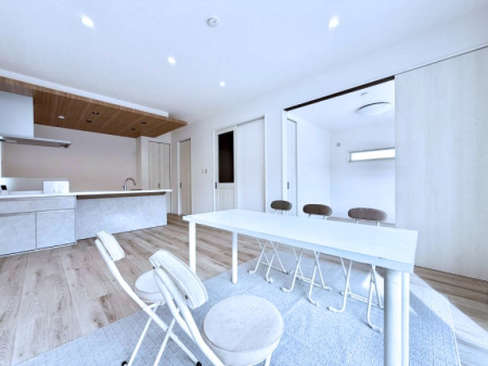 ���r���O ���������R�Ɖ�b�����܂��A�S�n�悢�ЂƂƂ�