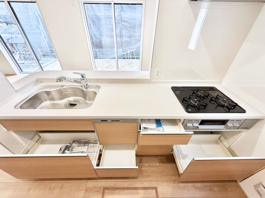 �L�b�`�� �����������������Ԃ����܂��A�Ί炠�ӂ��L�b�`��