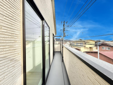 �o���R�j�[ ������ �G�߂̈ڂ낢����������J���I�ȋ�Ԃł�