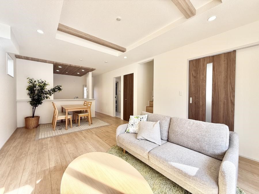 ���r���O ���������났�ƏΊ炪�W�܂�A�S���܂郊�r���O