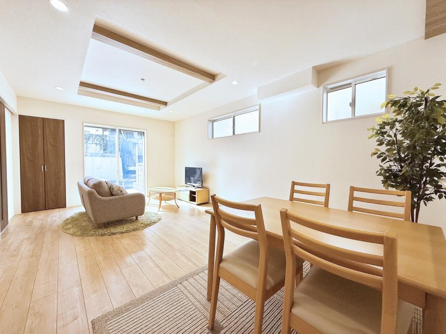 ���r���O ���������S�n�̂����A���z�̃��r���O