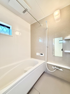 ���� �����������������F�����̕ǖʁA������芰����o�X���[��