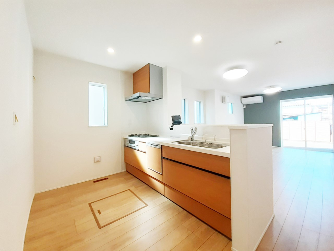 �L�b�`�� �����������������Ԃ����܂��A�Ί炠�ӂ��L�b�`��