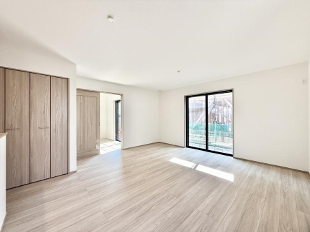 ���r���O ����