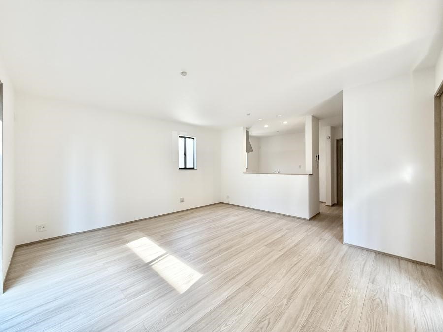 ���r���O ����