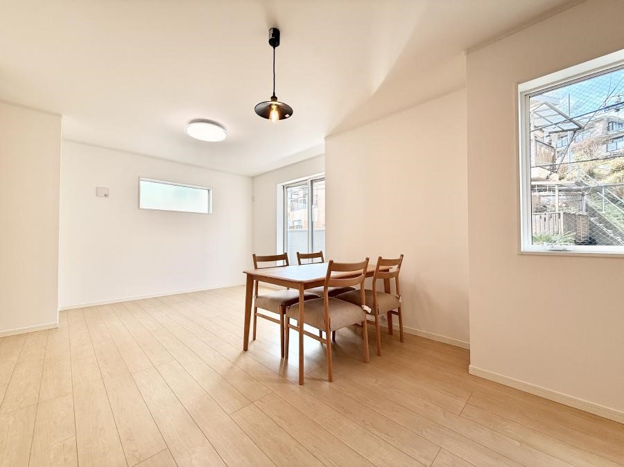 ���r���O ���������S�n�̂����A���z�̃��r���O