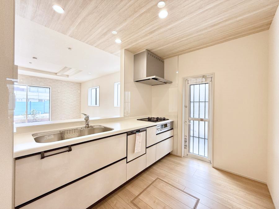 �L�b�`�� �������Ƒ����J��[�߂�A������̂���L�b�`��