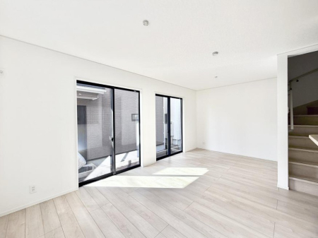 ���r���O ���������S�n�̂����A���z�̃��r���O