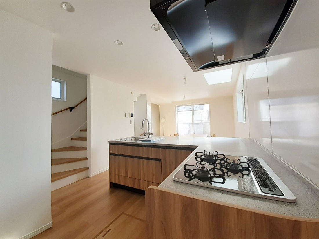 �L�b�`�� �����������������Ԃ����܂��A�Ί炠�ӂ��L�b�`��